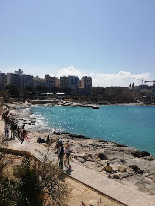 Sunny 2 Bedroom, 2 Bathrooms, Seaside Apt. Sliema Exterior photo