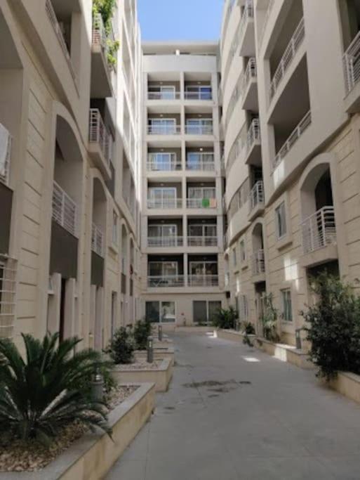 Sunny 2 Bedroom, 2 Bathrooms, Seaside Apt. Sliema Exterior photo